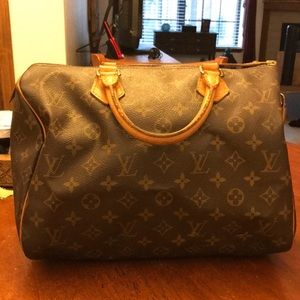 Loui Vuitton purse/handbag it is slightly used